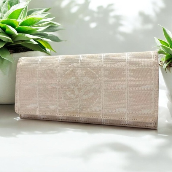 CHANEL Travel Line Continental Wallet 😍🔥❤️ - Picture 1 of 17